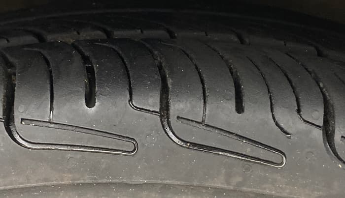 2015 Maruti Celerio VXI AMT, Petrol, Automatic, 37,397 km, Right Front Tyre Tread