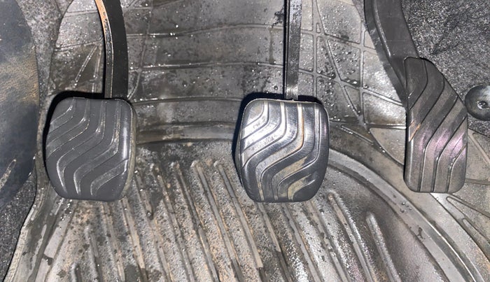 2021 Nissan MAGNITE XL, Petrol, Manual, 28,819 km, Pedals