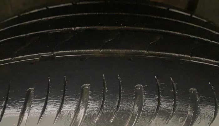 2021 Nissan MAGNITE XL, Petrol, Manual, 28,819 km, Left Rear Tyre Tread