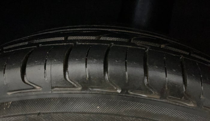 2016 Maruti Baleno ALPHA PETROL 1.2, Petrol, Manual, 94,575 km, Left Rear Tyre Tread