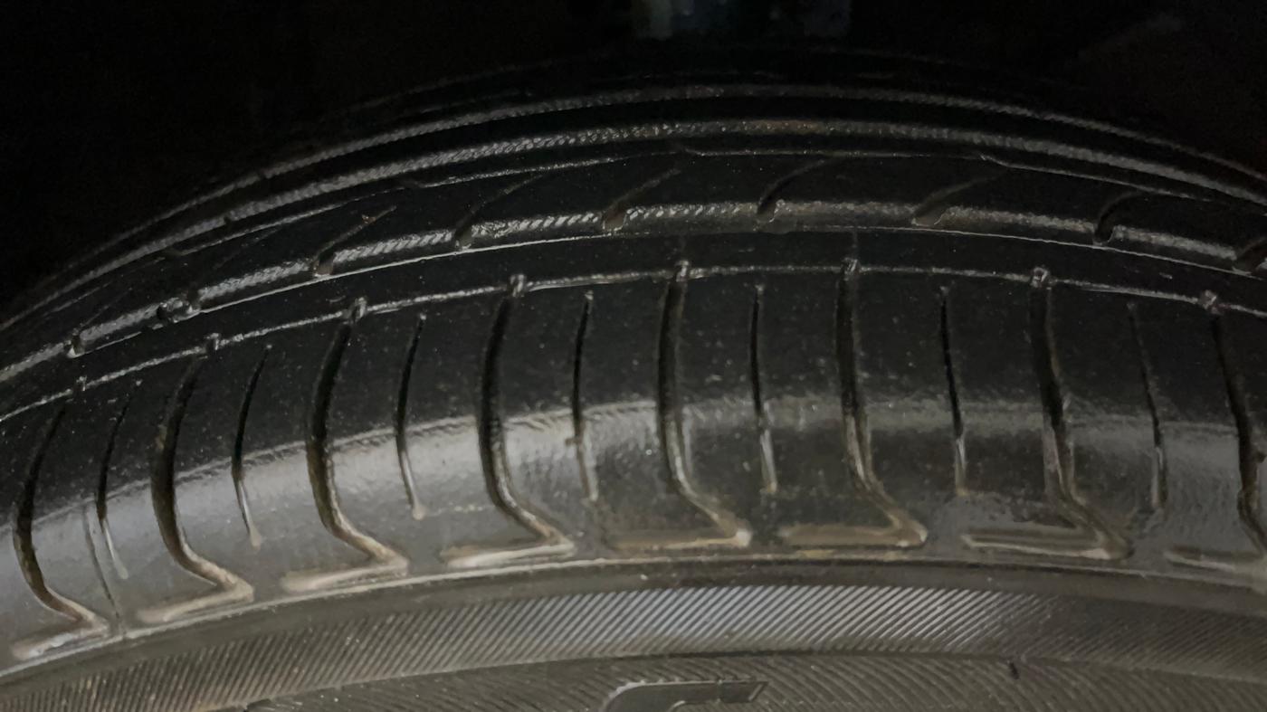 2016 Maruti Baleno DELTA PETROL 1.2, Petrol, Manual, 94,465 km, Right Front Tyre Tread