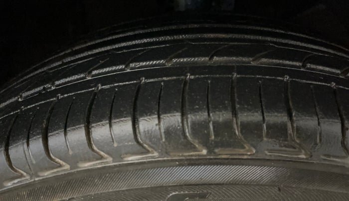 2016 Maruti Baleno ALPHA PETROL 1.2, Petrol, Manual, 94,575 km, Right Front Tyre Tread