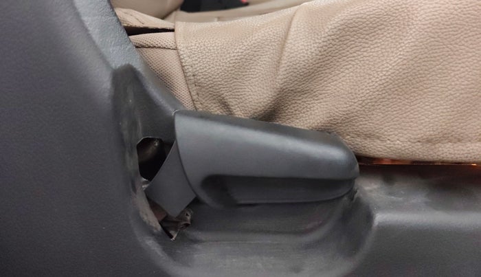 2018 Maruti Wagon R 1.0 LXI CNG, CNG, Manual, 75,923 km, Driver Side Adjustment Panel