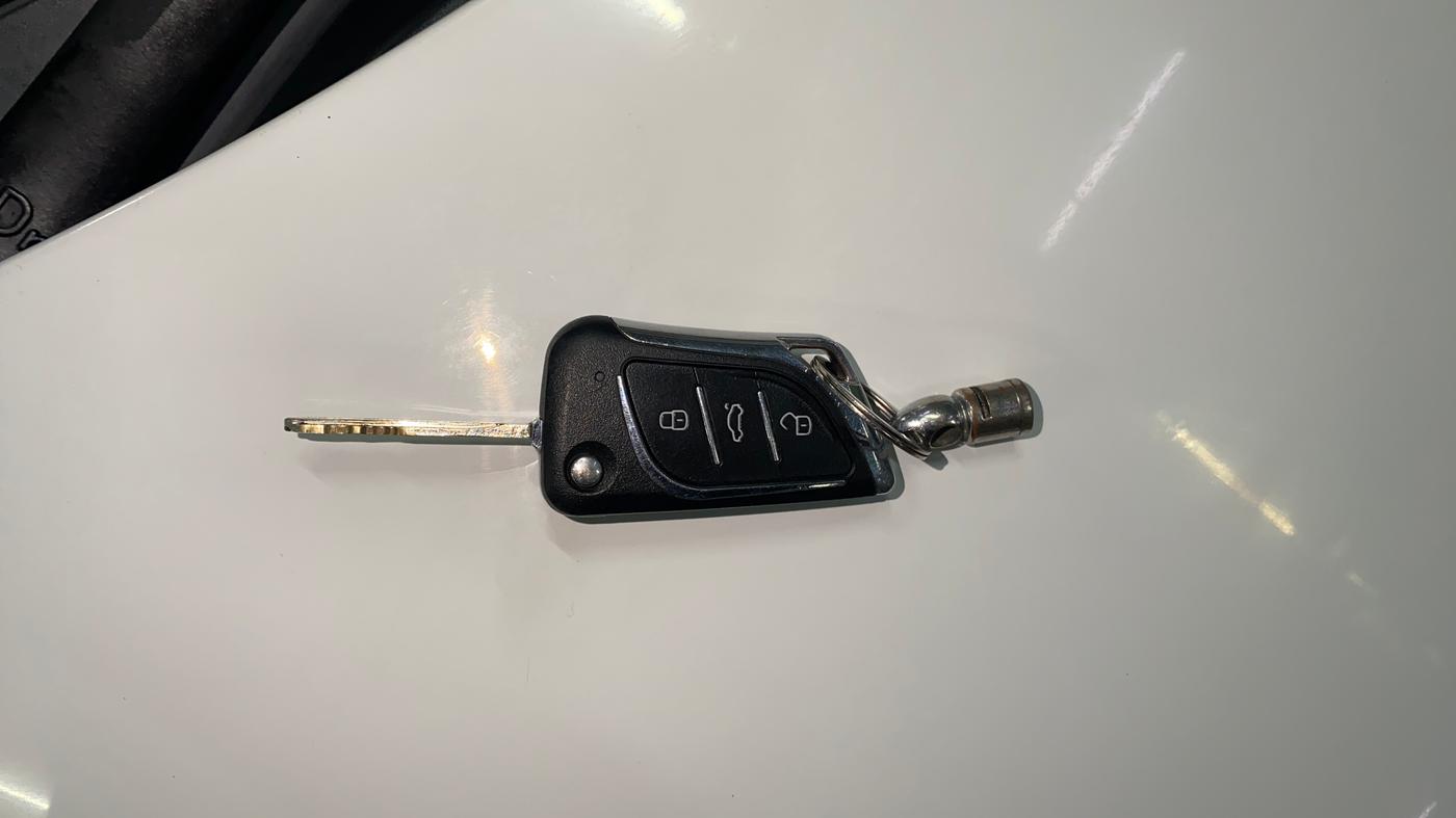 2014 Hyundai i10 SPORTZ 1.1, Petrol, Manual, 80,125 km, Key Close Up