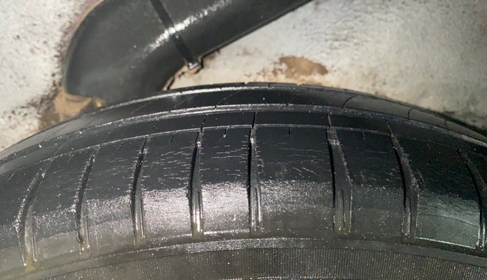 2014 Hyundai i10 SPORTZ 1.1, Petrol, Manual, 80,125 km, Left Rear Tyre Tread