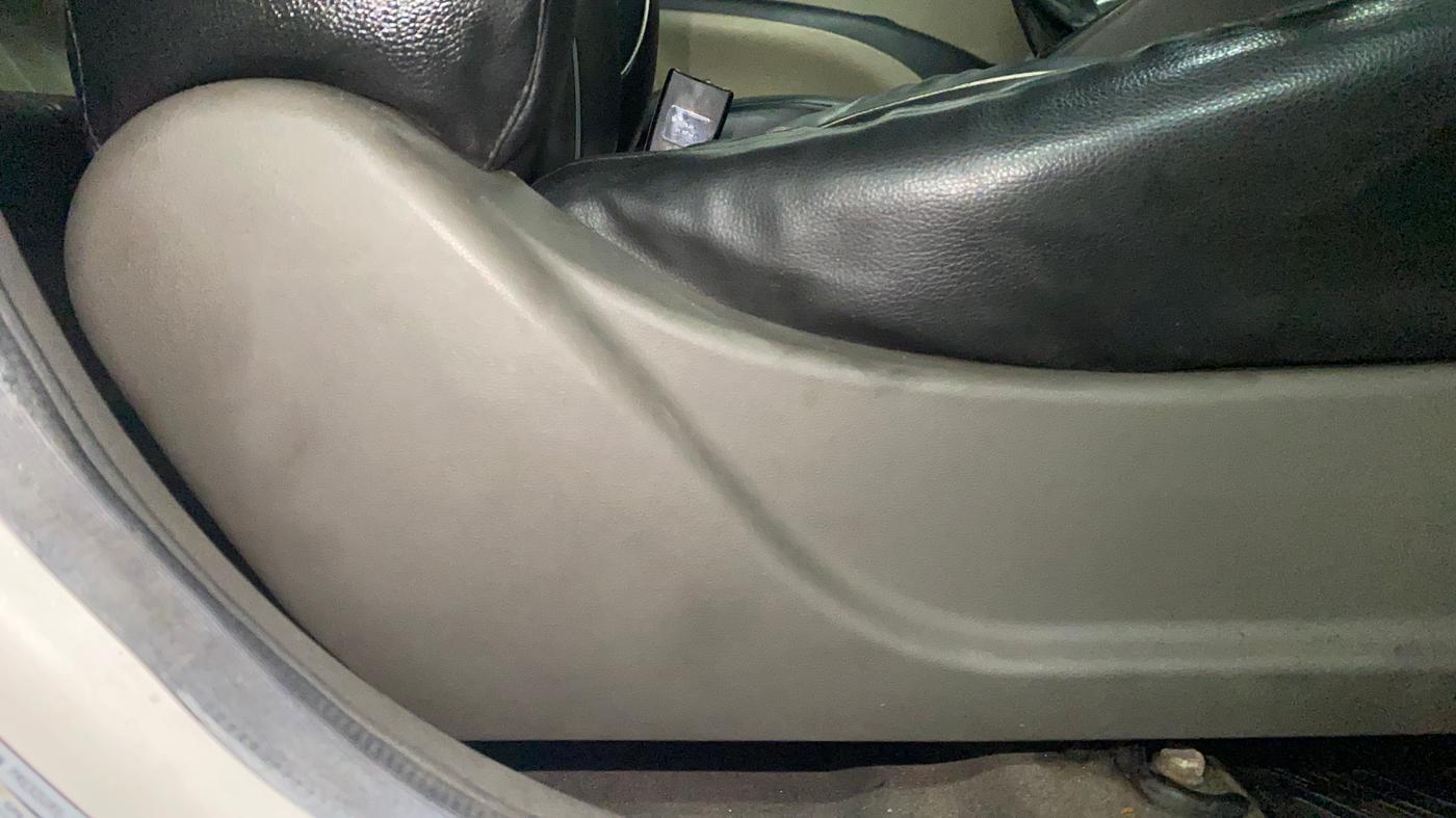 2014 Hyundai i10 SPORTZ 1.1, Petrol, Manual, 80,125 km, Driver Side Adjustment Panel