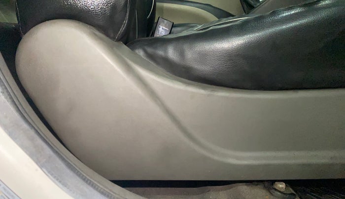 2014 Hyundai i10 SPORTZ 1.1, Petrol, Manual, 80,125 km, Driver Side Adjustment Panel