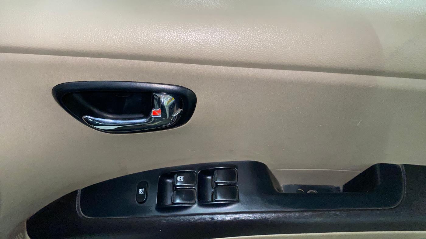2014 Hyundai i10 SPORTZ 1.1, Petrol, Manual, 80,125 km, Driver Side Door Panels Control