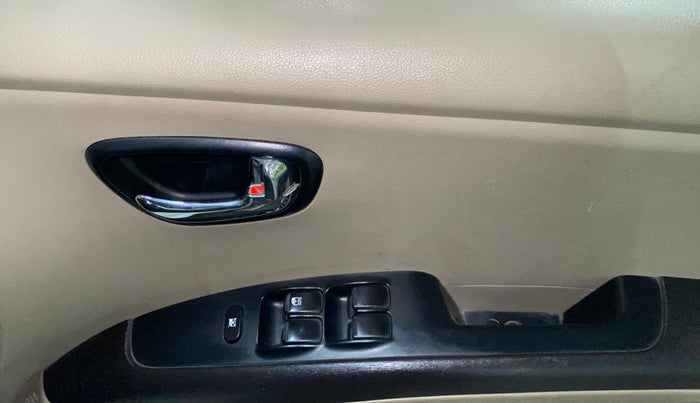 2014 Hyundai i10 SPORTZ 1.1, Petrol, Manual, 80,125 km, Driver Side Door Panels Control