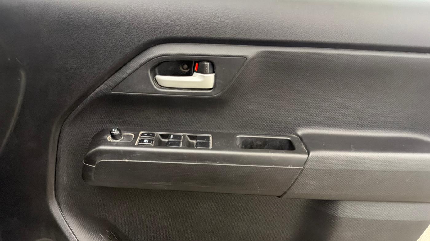 2020 Maruti New Wagon-R VXI 1.0, Petrol, Manual, 38,209 km, Driver Side Door Panels Control