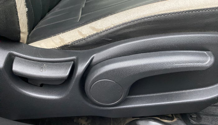 2015 Hyundai i20 Active 1.2 S, CNG, Manual, 45,382 km, Driver Side Adjustment Panel