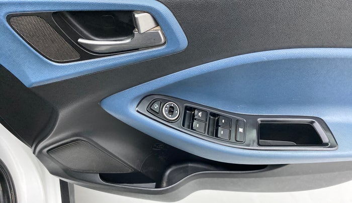 2015 Hyundai i20 Active 1.2 S, CNG, Manual, 45,382 km, Driver Side Door Panels Control