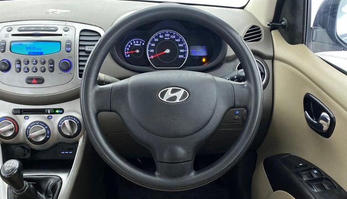 2014 Hyundai i10 SPORTZ 1.1 IRDE2, Petrol, Manual, 50,714 km, Steering Wheel Close Up