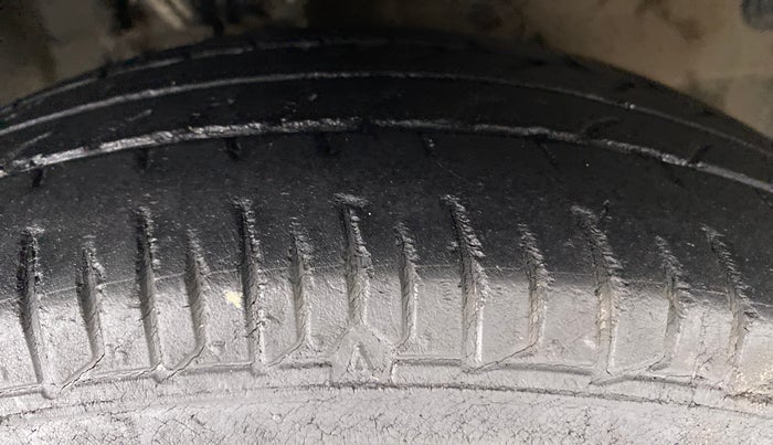 2014 Hyundai i10 SPORTZ 1.1 IRDE2, Petrol, Manual, 50,714 km, Right Front Tyre Tread