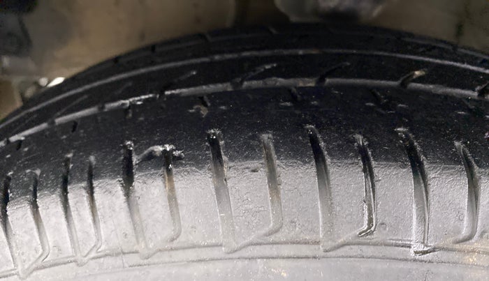 2014 Hyundai i10 SPORTZ 1.1 IRDE2, Petrol, Manual, 50,714 km, Left Front Tyre Tread
