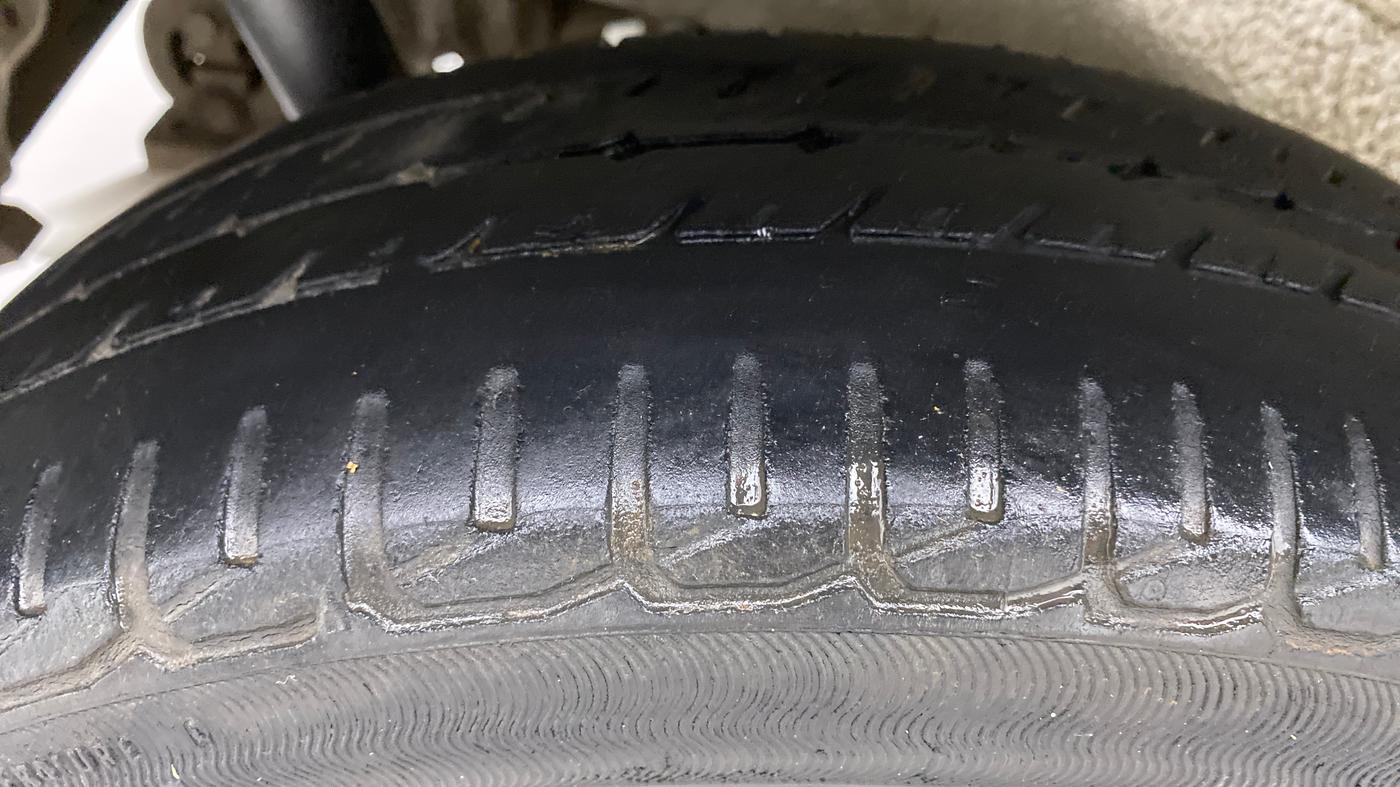 2017 Maruti Wagon R 1.0 VXI OPT, Petrol, Manual, Right Rear Tyre Tread