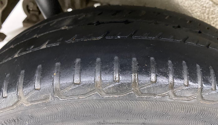 2017 Maruti Wagon R 1.0 VXI OPT, Petrol, Manual, Right Rear Tyre Tread