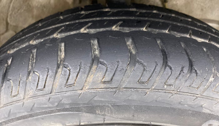 2017 Maruti Wagon R 1.0 VXI OPT, Petrol, Manual, Right Front Tyre Tread