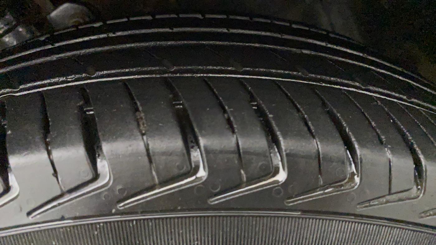 2019 Maruti New Wagon-R LXI CNG (O) 1.0, CNG, Manual, 77,967 km, Left Front Tyre Tread