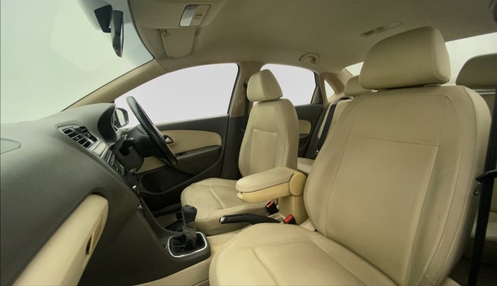 2013 Volkswagen Vento HIGHLINE DIESEL 1.6, Diesel, Manual, 95,103 km, Right Side Front Door Cabin