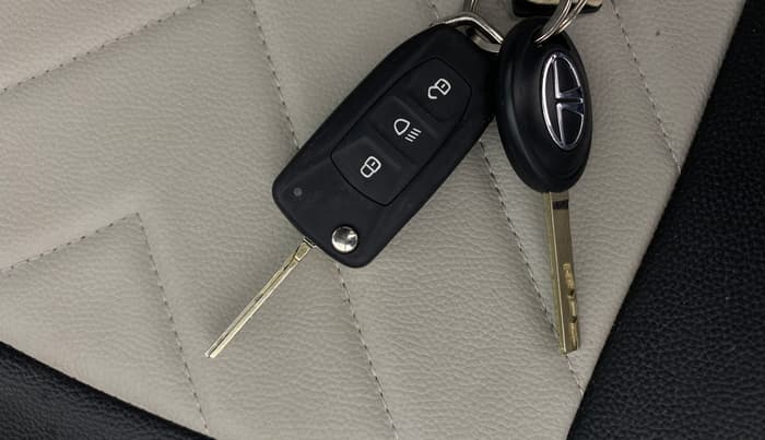 2023 Tata Tiago XZ PLUS PETROL, Petrol, Manual, 25,867 km, Key Close Up