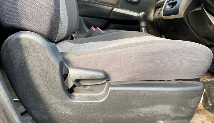 2014 Maruti Wagon R 1.0 LXI CNG, CNG, Manual, 70,329 km, Driver Side Adjustment Panel