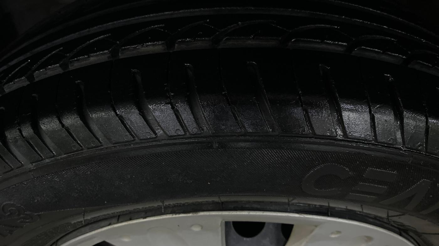 2015 Honda Brio S MT, Petrol, Manual, 56,459 km, Left Front Tyre Tread