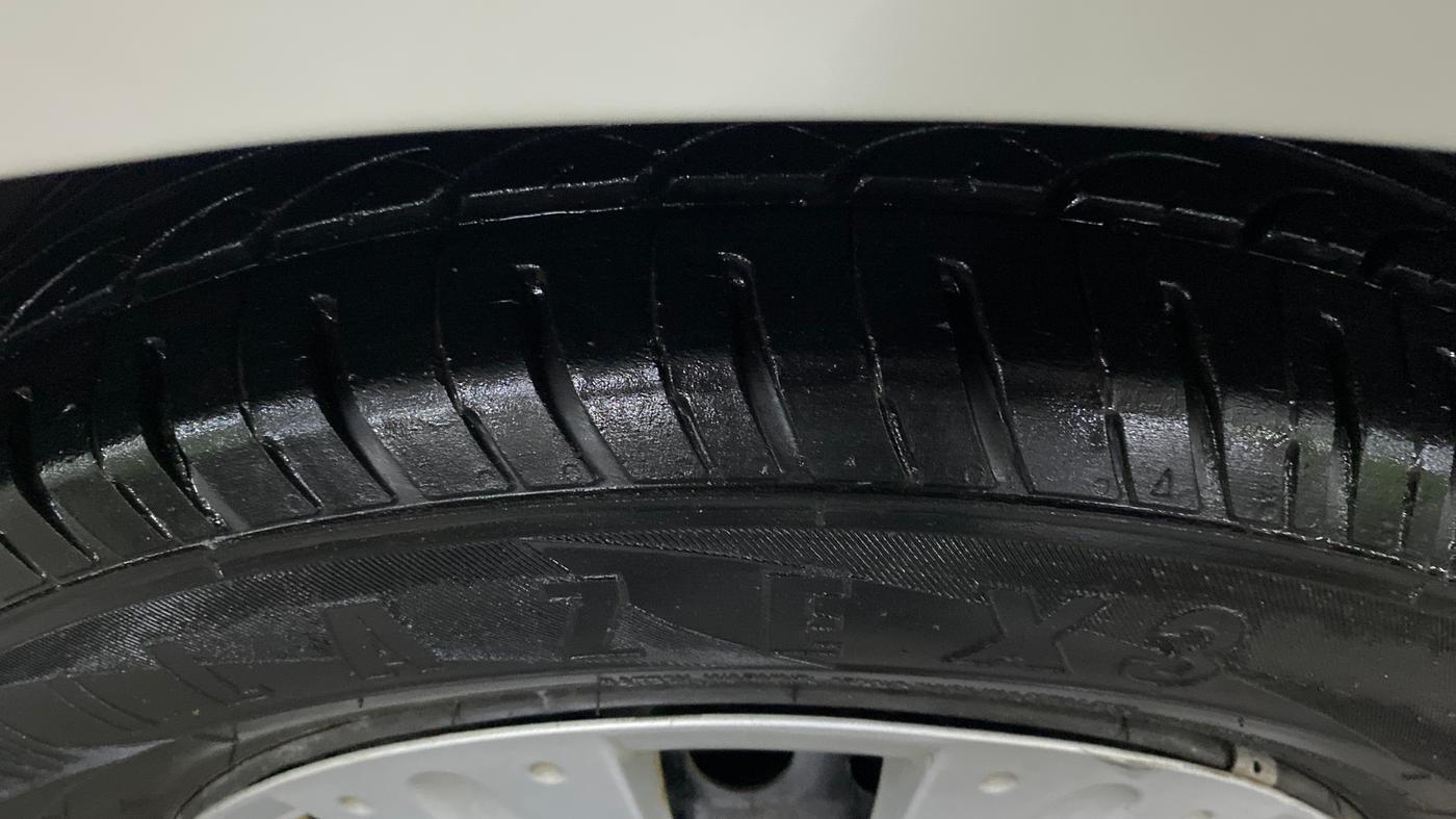 2015 Honda Brio S MT, Petrol, Manual, 56,459 km, Right Front Tyre Tread