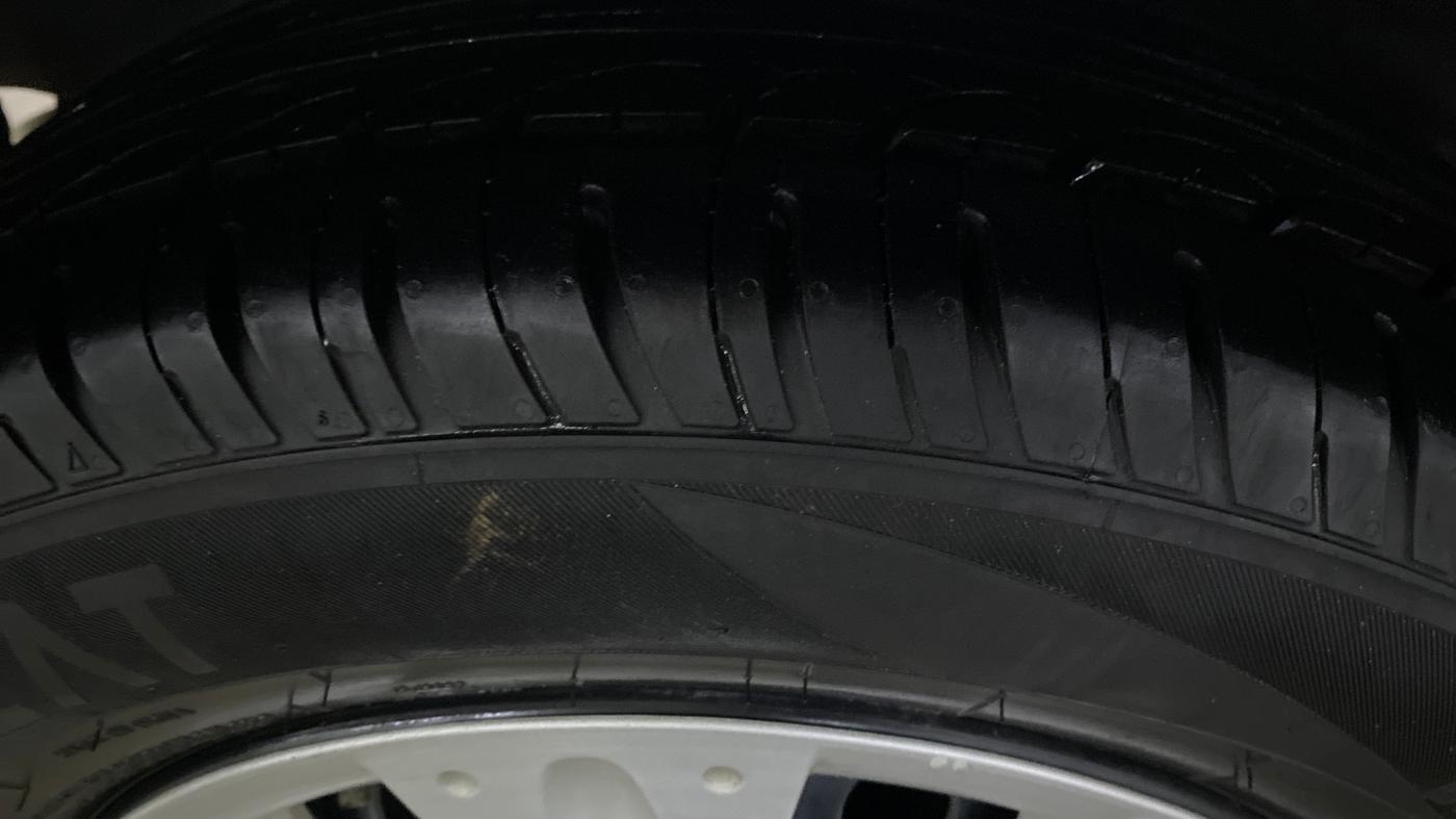 2015 Honda Brio S MT, Petrol, Manual, 56,459 km, Right Rear Tyre Tread