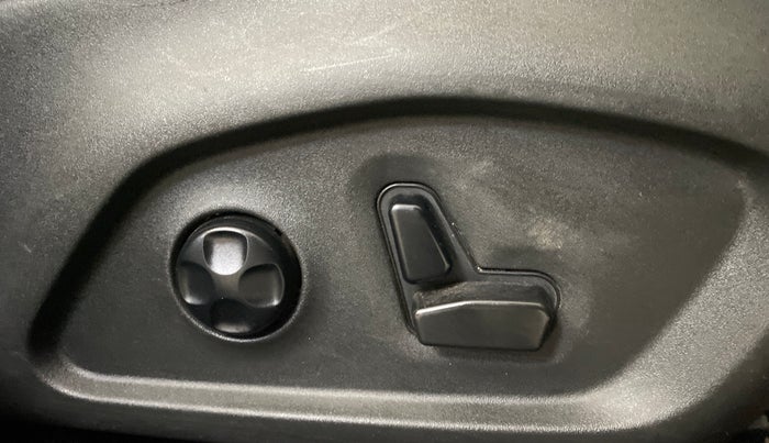 2022 Jeep Compass MODEL S (O) 1.4 PETROL DCT, Petrol, Automatic, 86,495 km, Driver Side Adjustment Panel