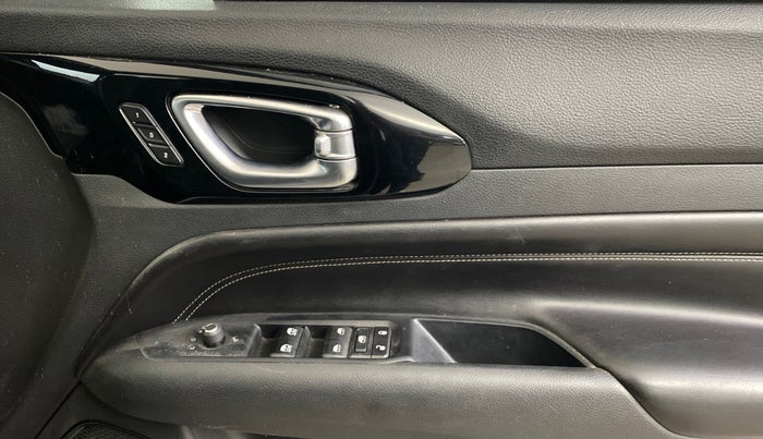 2022 Jeep Compass MODEL S (O) 1.4 PETROL DCT, Petrol, Automatic, 86,495 km, Driver Side Door Panels Control