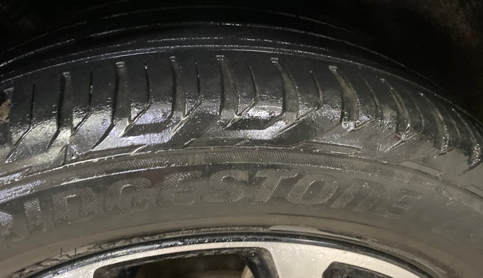 2022 Jeep Compass MODEL S (O) 1.4 PETROL DCT, Petrol, Automatic, 86,495 km, Right Rear Tyre Tread