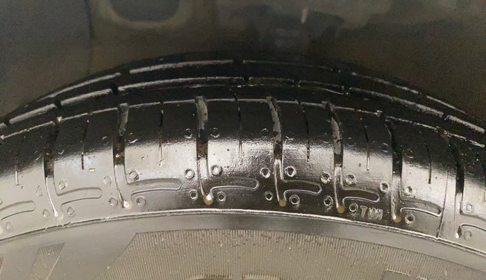 2015 Hyundai Grand i10 SPORTZ 1.2 KAPPA VTVT, Petrol, Manual, 71,729 km, Left Front Tyre Tread