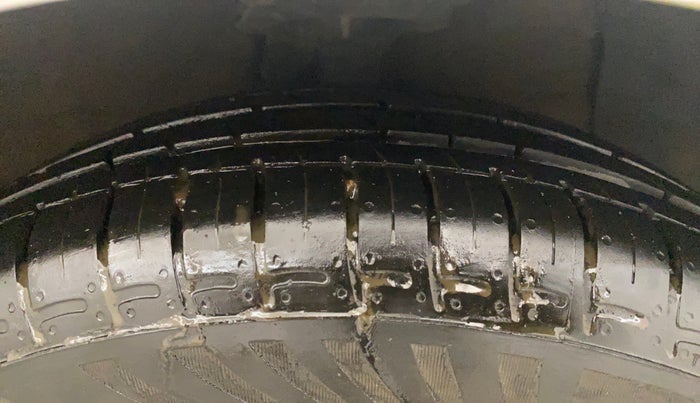 2015 Hyundai Grand i10 SPORTZ 1.2 KAPPA VTVT, Petrol, Manual, 71,729 km, Right Front Tyre Tread