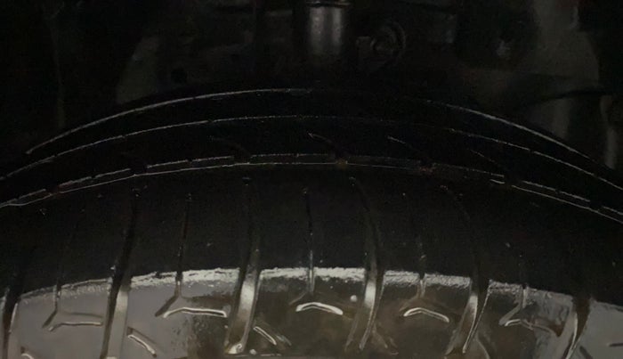 2015 Honda Amaze 1.2L I-VTEC S, Petrol, Manual, 1,45,147 km, Right Front Tyre Tread