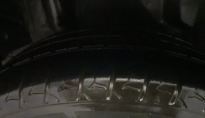 2015 Honda Amaze 1.2L I-VTEC S, Petrol, Manual, 1,45,147 km, Right Rear Tyre Tread