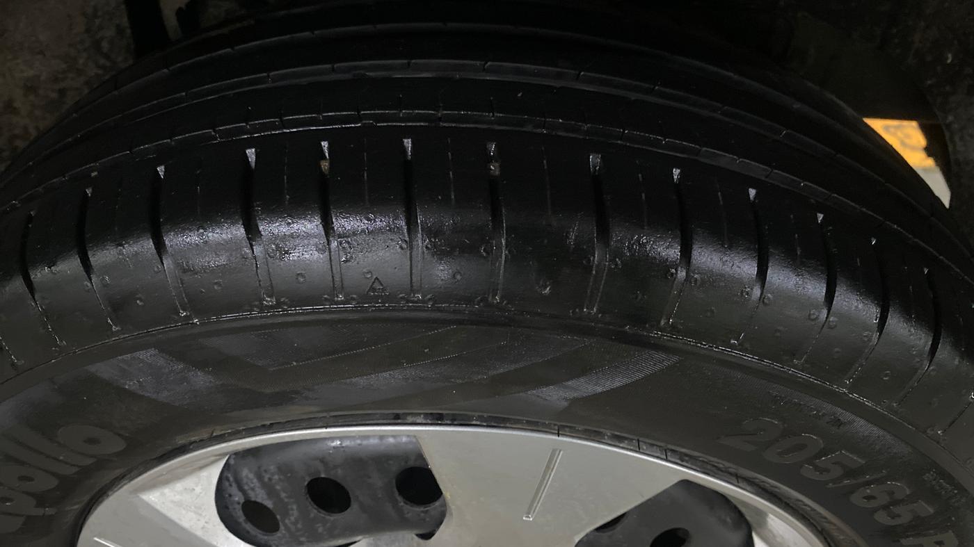 2023 Mahindra XUV300 W6 1.2 PETROL, Petrol, Manual, 13,205 km, Left Rear Tyre Tread