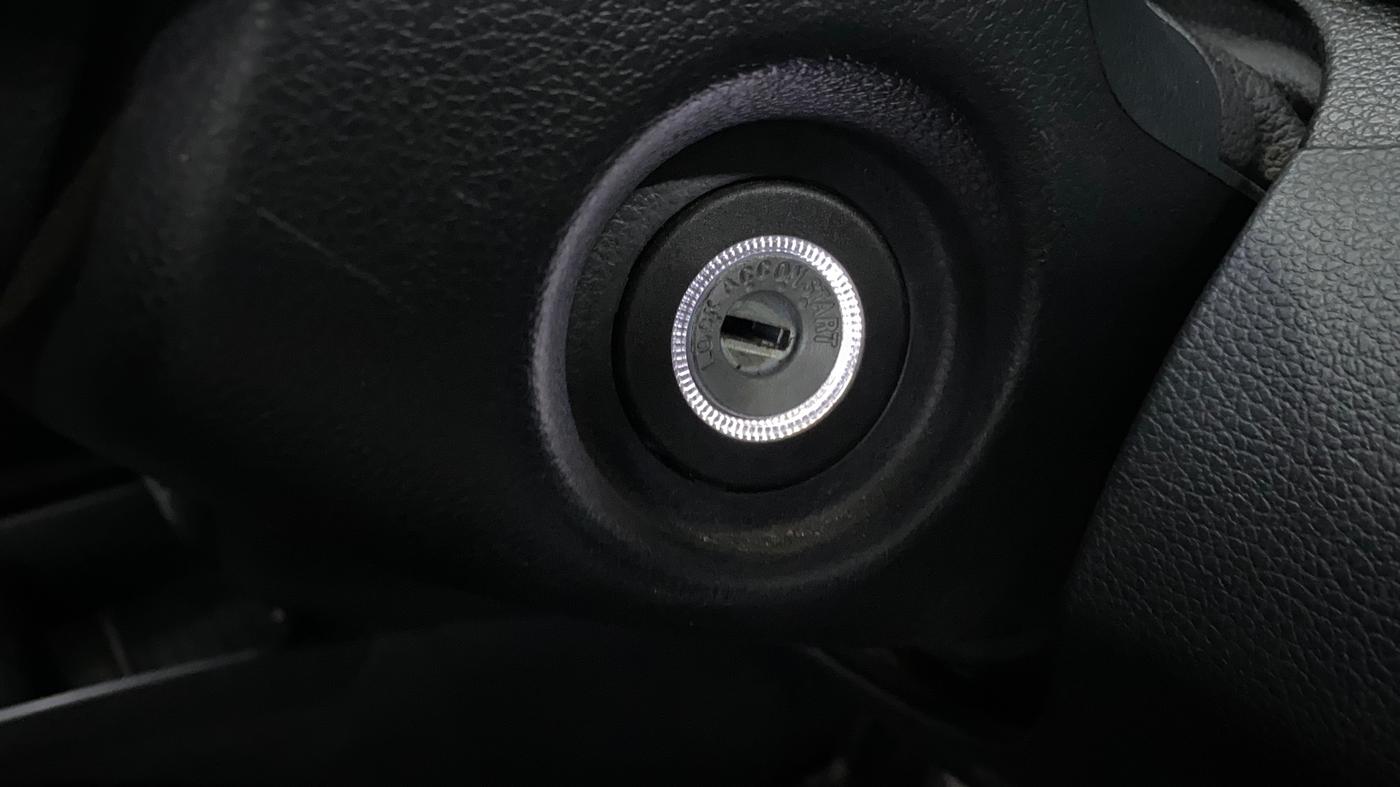 2023 Mahindra XUV300 W6 1.2 PETROL, Petrol, Manual, 13,205 km, Keyless Start/ Stop Button