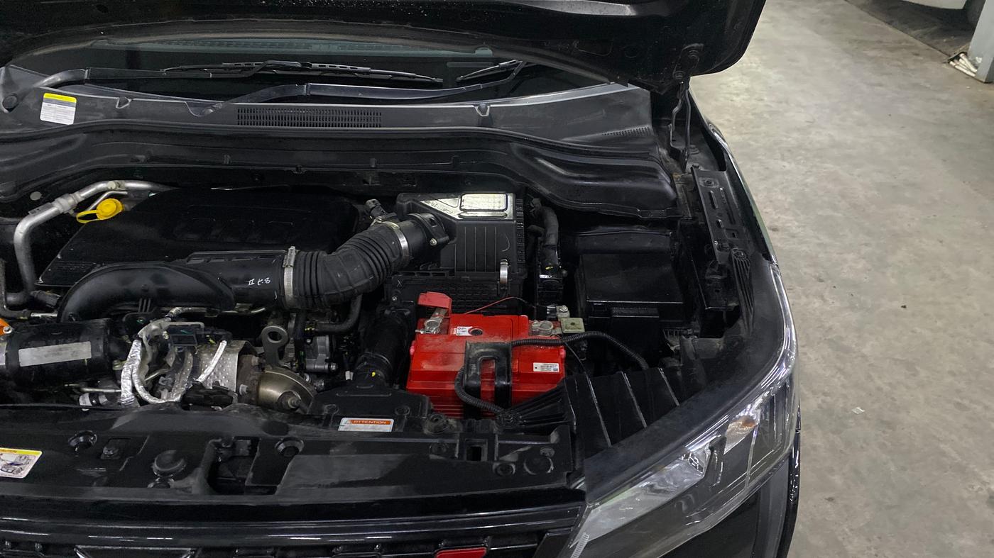 2023 Mahindra XUV300 W6 1.2 PETROL, Petrol, Manual, 13,205 km, Engine View - Left
