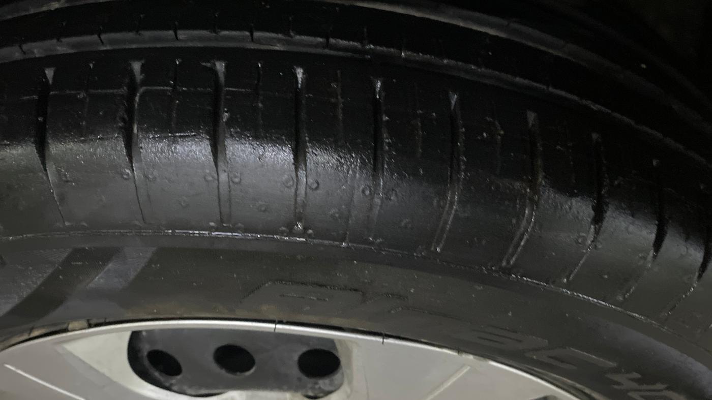 2023 Mahindra XUV300 W6 1.2 PETROL, Petrol, Manual, 13,205 km, Left Front Tyre Tread