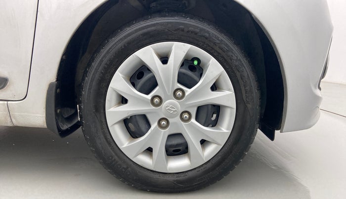 2016 Hyundai Grand i10 SPORTZ 1.2 KAPPA VTVT, Petrol, Manual, 24,887 km, Right Front Wheel