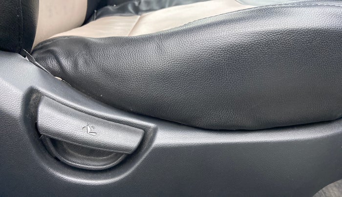 2016 Hyundai Grand i10 SPORTZ 1.2 KAPPA VTVT, Petrol, Manual, 24,887 km, Driver Side Adjustment Panel