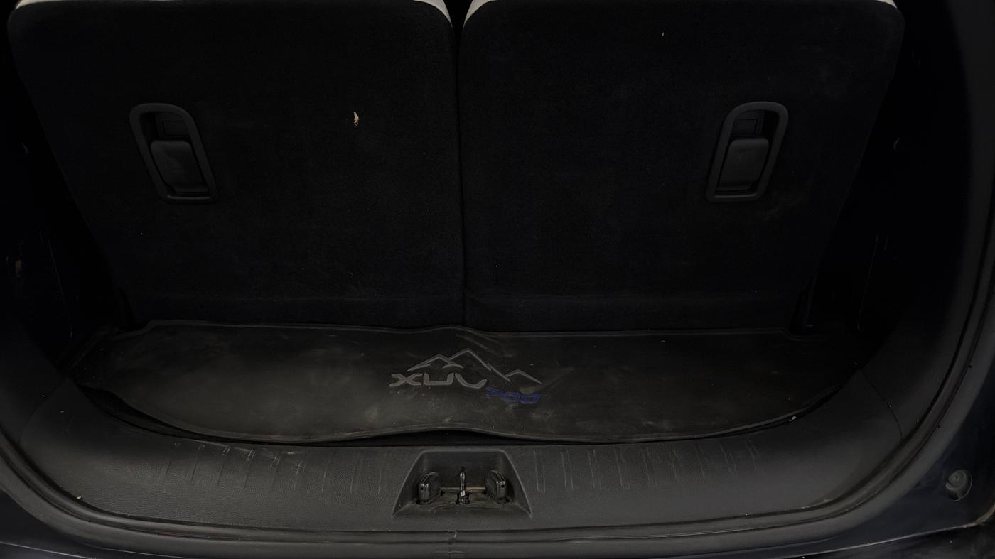 2023 Mahindra XUV700 AX 7 LUXURY P AT 7 STR, Petrol, Automatic, 38,035 km, Boot Inside