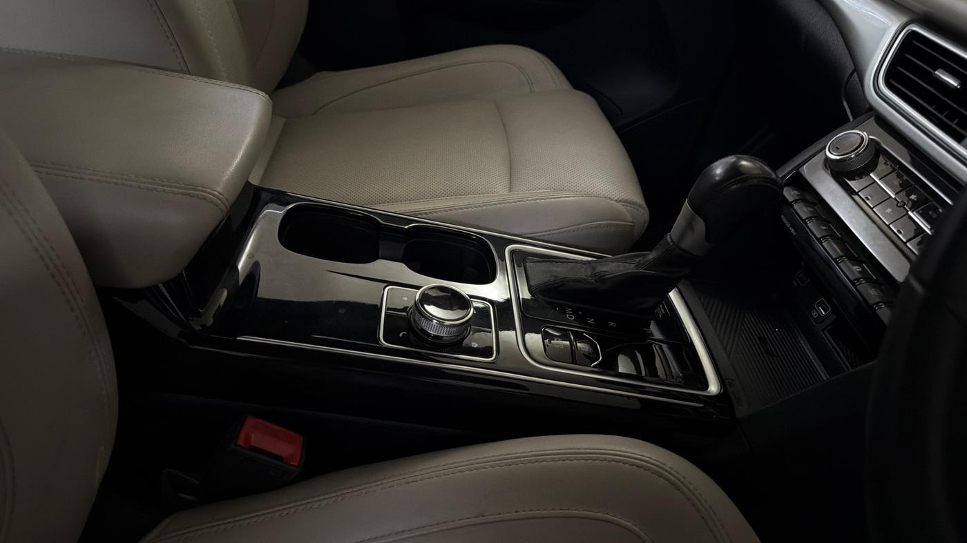 2023 Mahindra XUV700 AX 7 LUXURY P AT 7 STR, Petrol, Automatic, 38,035 km, Gear Lever