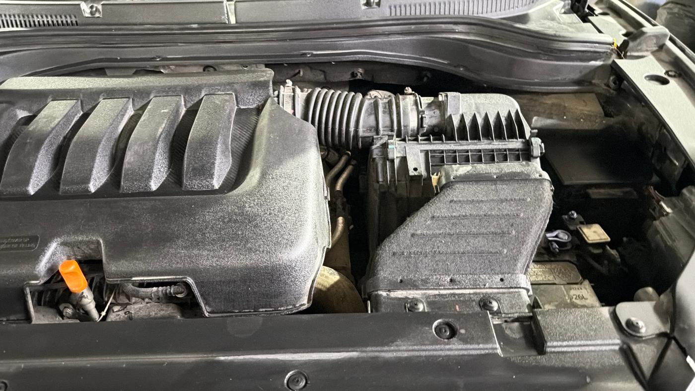 2023 Mahindra XUV700 AX 7 LUXURY P AT 7 STR, Petrol, Automatic, 38,035 km, Engine View - Left