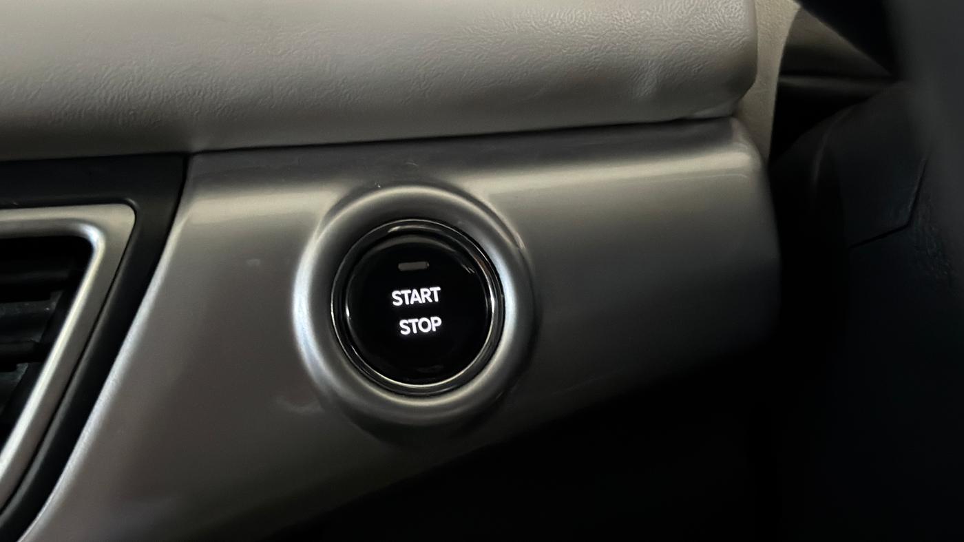 2023 Mahindra XUV700 AX 7 LUXURY P AT 7 STR, Petrol, Automatic, 38,035 km, Keyless Start/ Stop Button