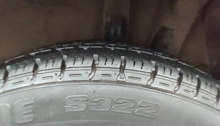 2016 Hyundai Grand i10 MAGNA AT 1.2 KAPPA VTVT, Petrol, Automatic, 49,069 km, Left Rear Tyre Tread