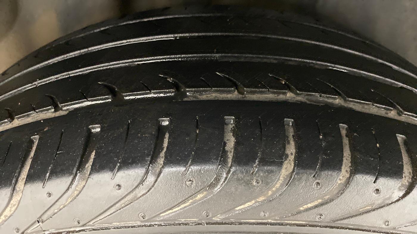 2016 Volkswagen Polo GT TSI 1.2 PETROL AT, Petrol, Automatic, 30,662 km, Right Rear Tyre Tread