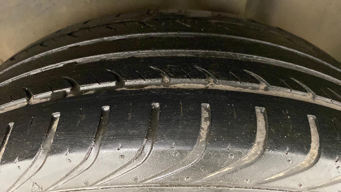 2016 Volkswagen Polo GT TSI 1.2 PETROL AT, Petrol, Automatic, 30,662 km, Left Rear Tyre Tread