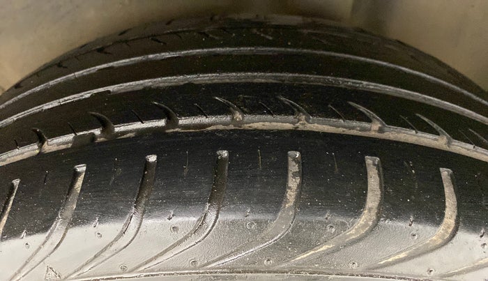 2016 Volkswagen Polo GT TSI 1.2 PETROL AT, Petrol, Automatic, 30,662 km, Left Rear Tyre Tread